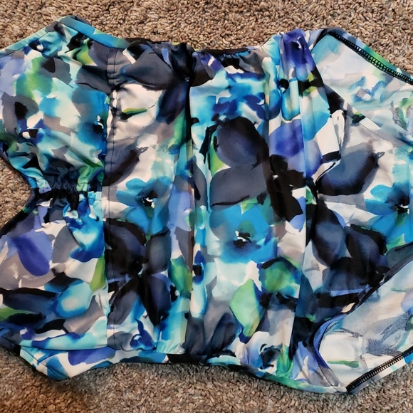 Aqua Green Swimsuit - Picture 3 of 13